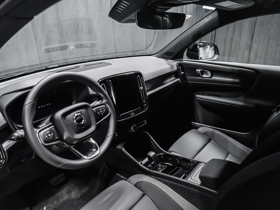 2025 Volvo EX40 TWIN Plus-11