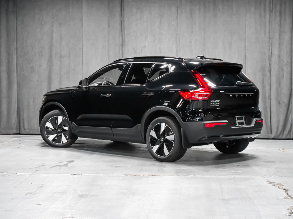 2025 Volvo EX40 TWIN Plus-8