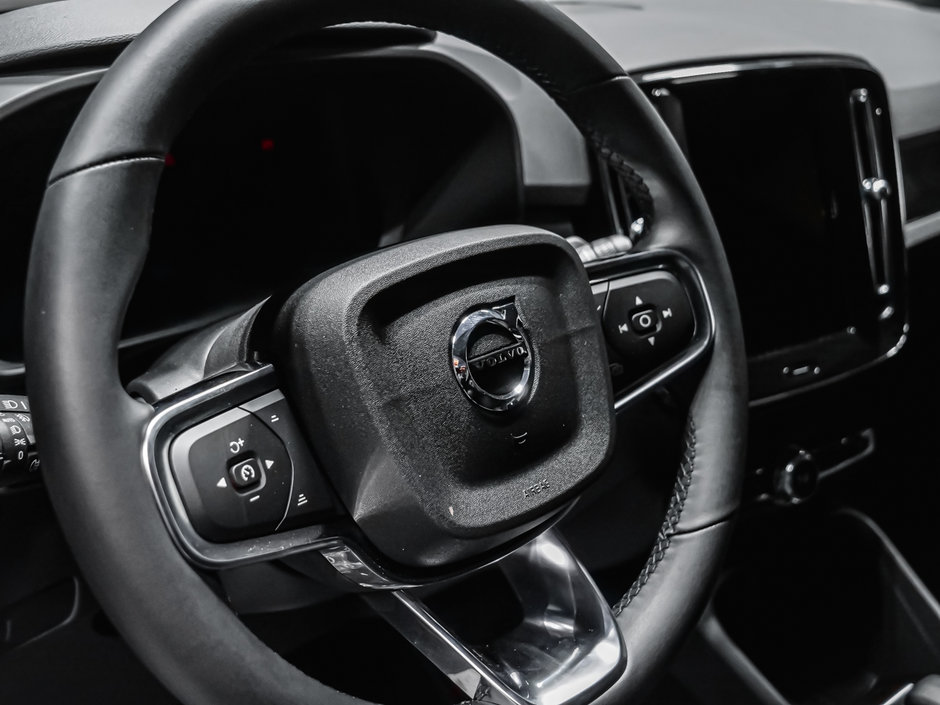 2025 Volvo EX40 TWIN Plus-12