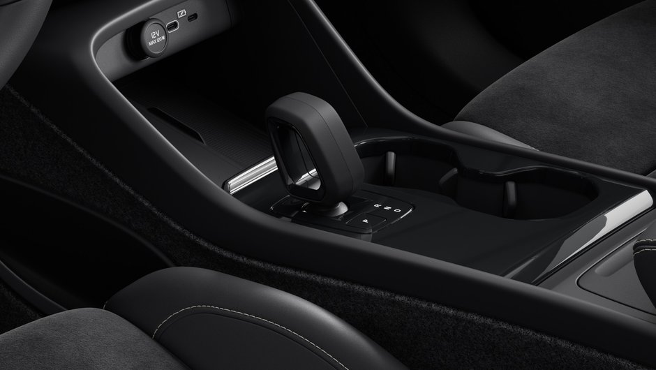 2025 Volvo EX40 TWIN Plus-8