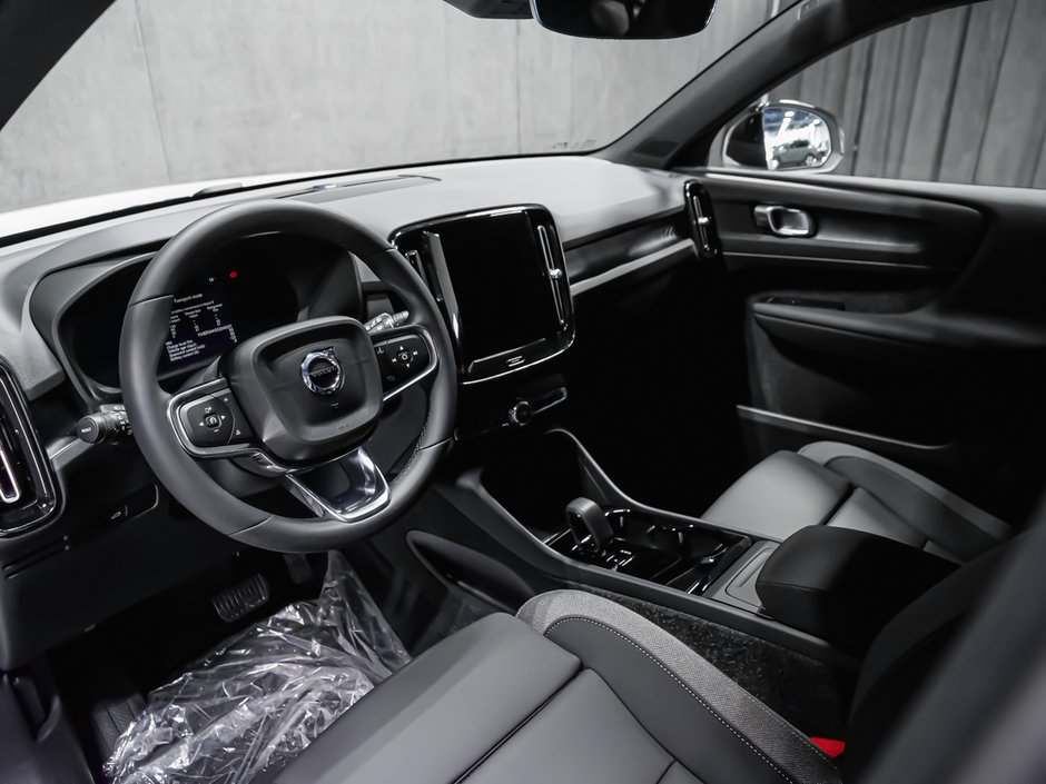 Volvo EX40 TWIN Plus 2025-10