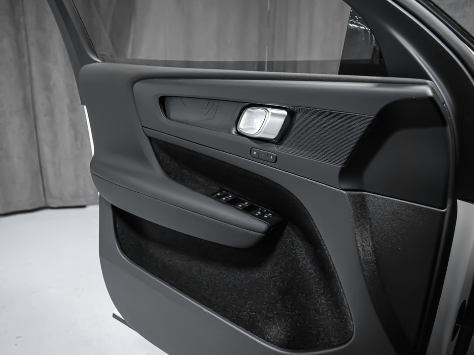 Volvo EX40 TWIN Plus 2025-13