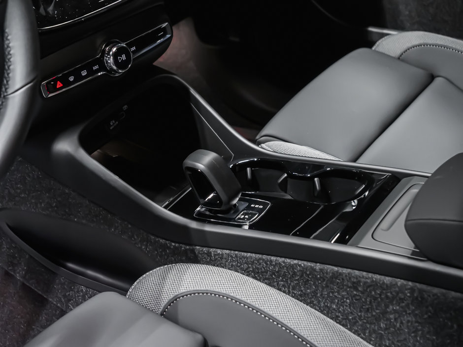 2025 Volvo EX40 TWIN Ultra-14