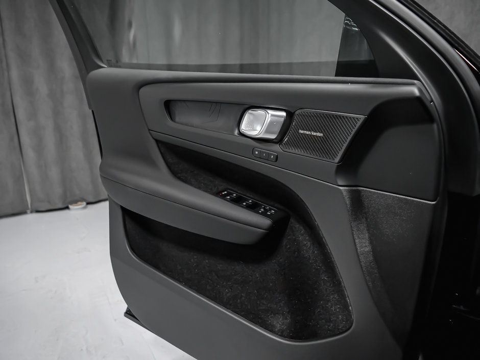 2025 Volvo EX40 TWIN Ultra-9