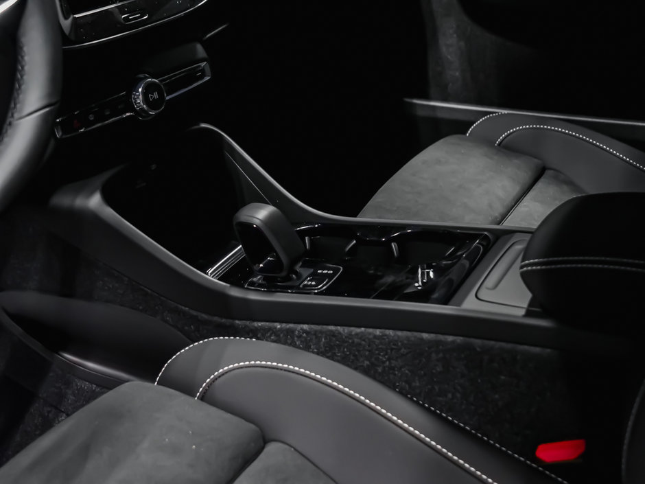 2025 Volvo EX40 TWIN Ultra-8