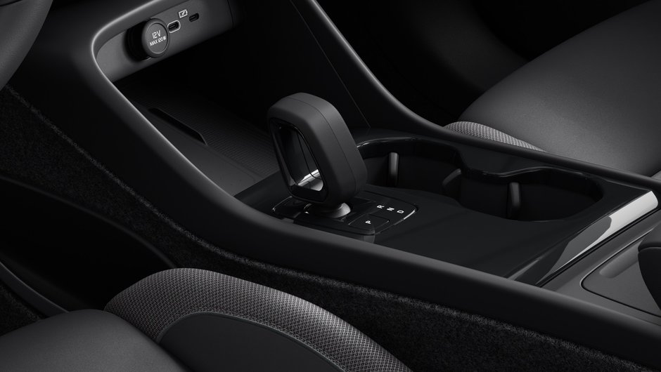 2025 Volvo EX40 Plus-8