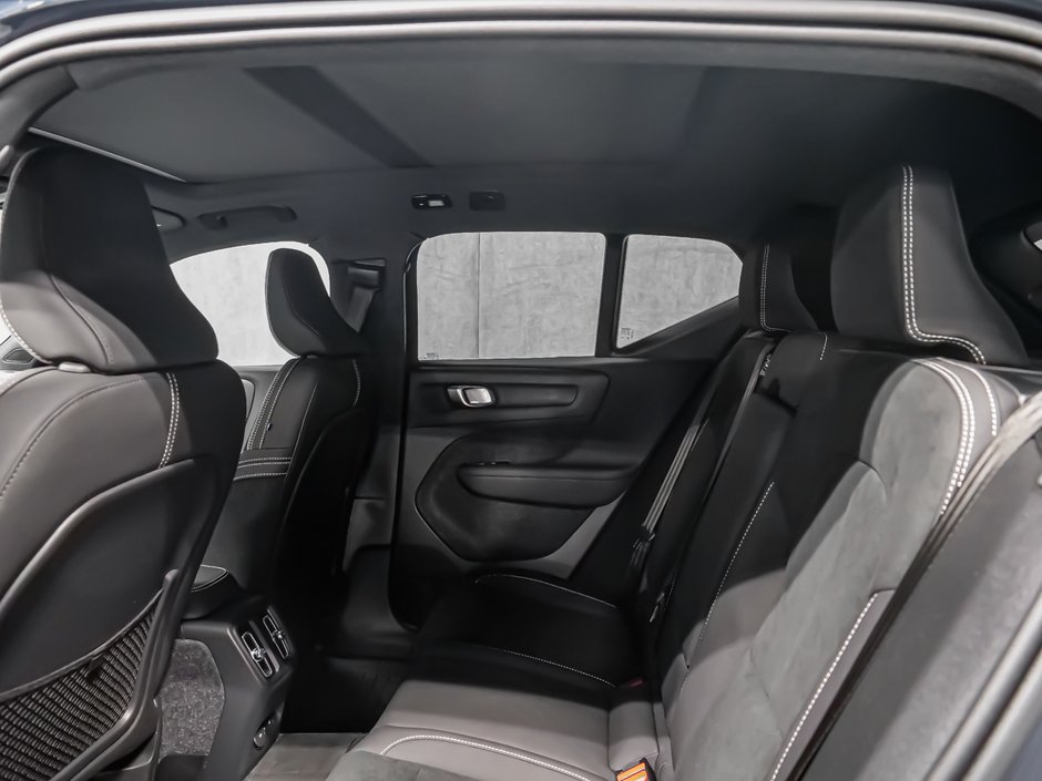 Volvo EX40 Twin Motor, Ultra Black Edition 2026-12