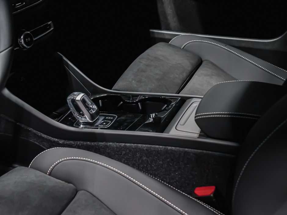 Volvo EX40 Twin Motor, Ultra Black Edition 2026-7