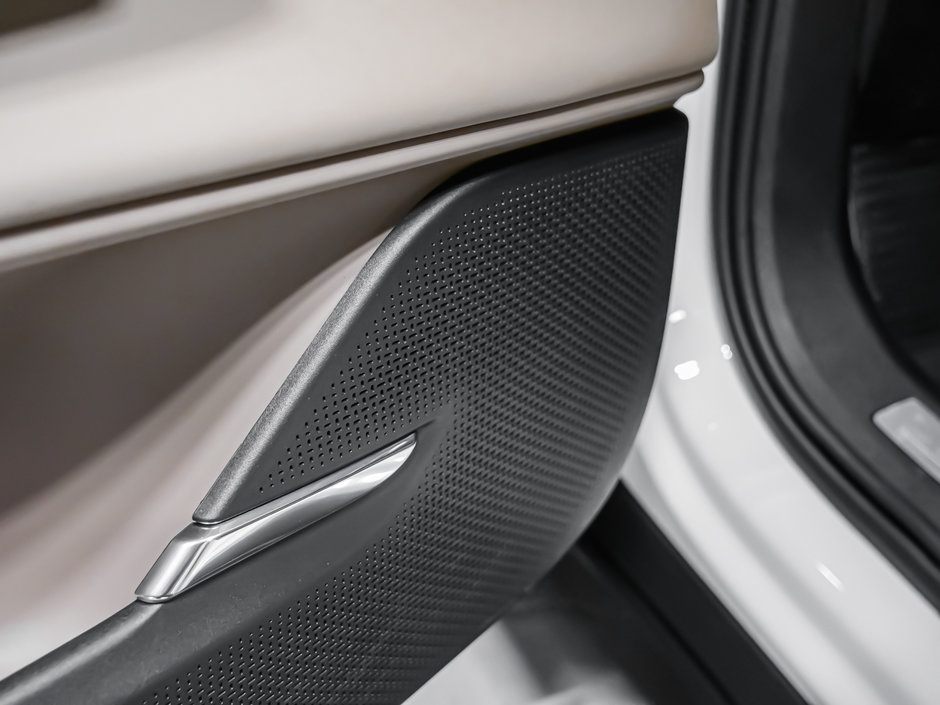 2025 Volvo EX90 Ultra 6-Passenger-47