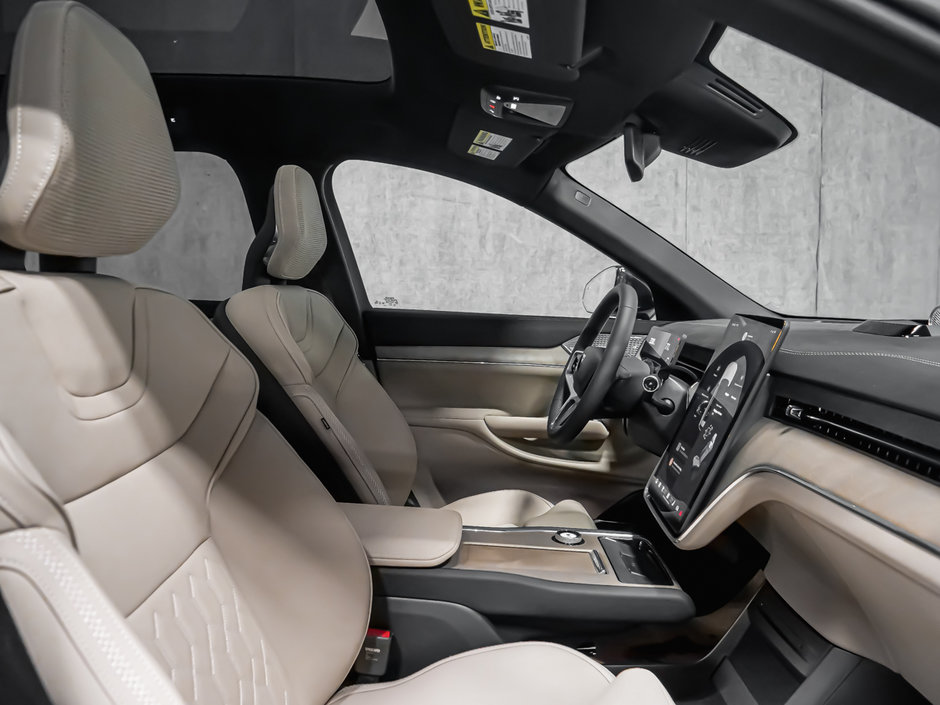 2025 Volvo EX90 Ultra 6-Passenger-54