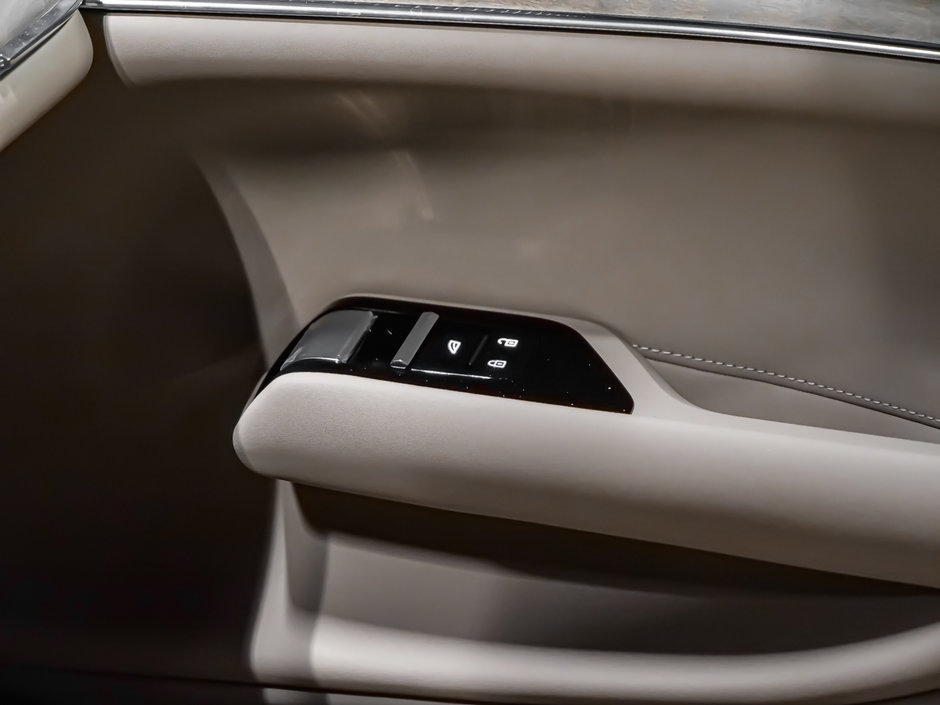 2025 Volvo EX90 Ultra 6-Passenger-42