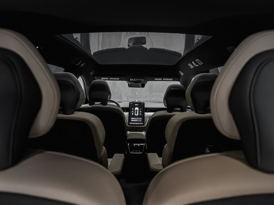 2025 Volvo EX90 Ultra 6-Passenger-25
