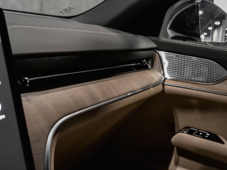 2025 Volvo EX90 Ultra 6-Passenger-40