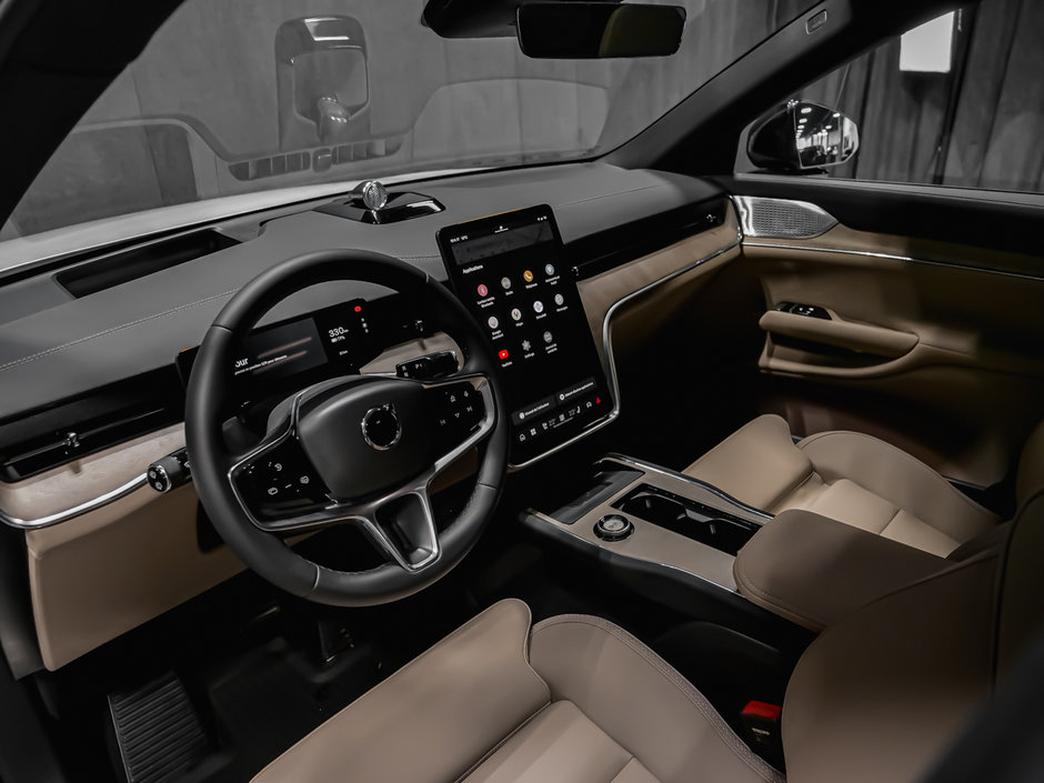 2025 Volvo EX90 Ultra 6-Passenger-26