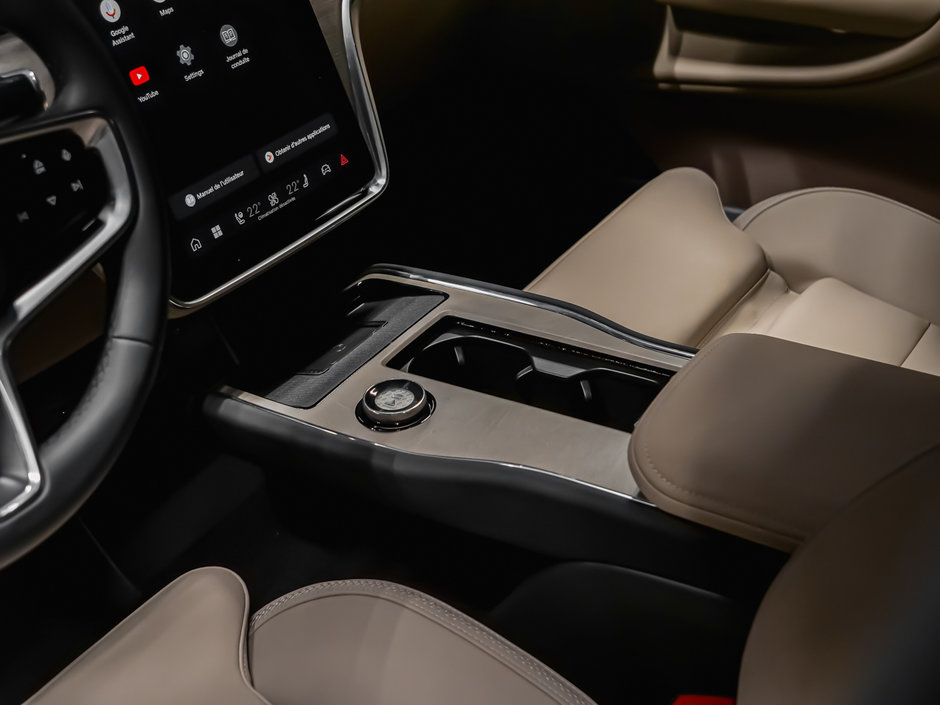 2025 Volvo EX90 Ultra 6-Passenger-27