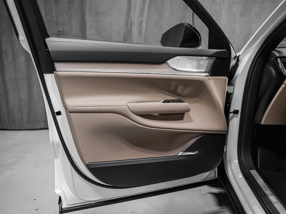 2025 Volvo EX90 Ultra 6-Passenger-45