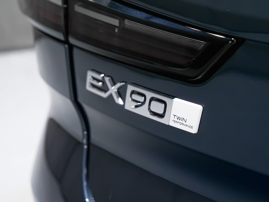 2025 Volvo EX90 Plus 7-Passenger-21