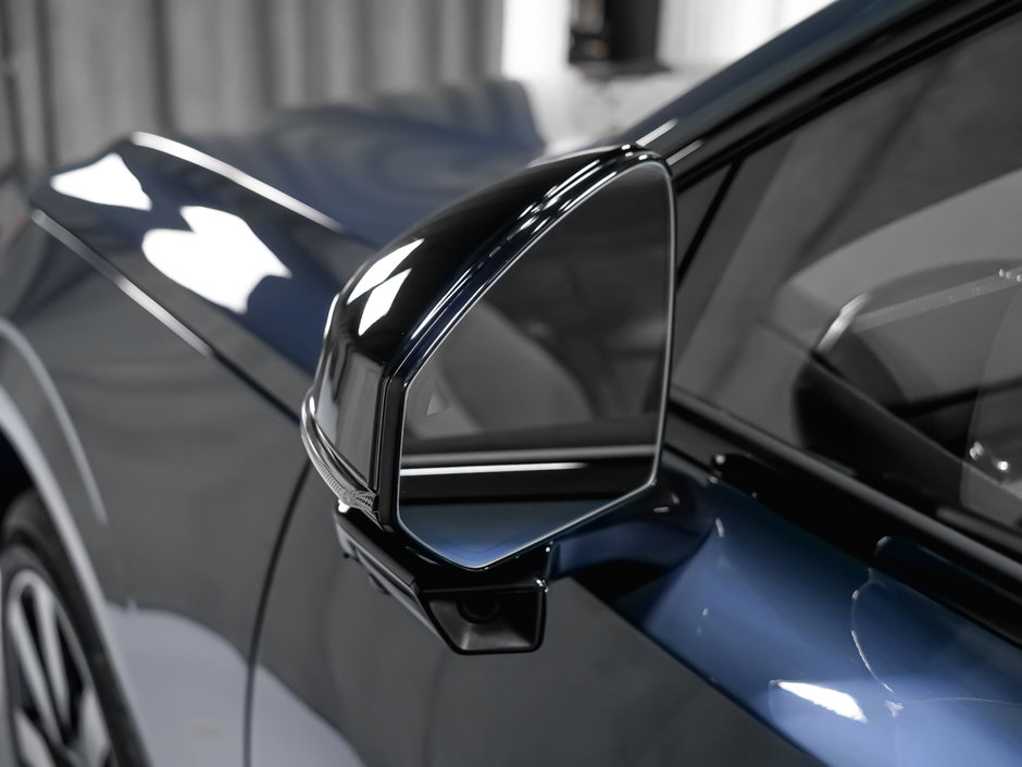 2025 Volvo EX90 Plus 7-Passenger-28