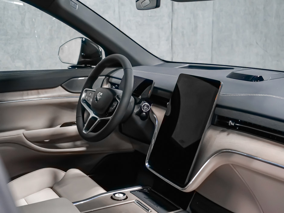 2025 Volvo EX90 Plus 7-Passenger-25