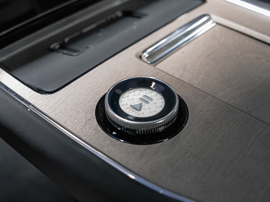 2025 Volvo EX90 Plus 7-Passenger-22