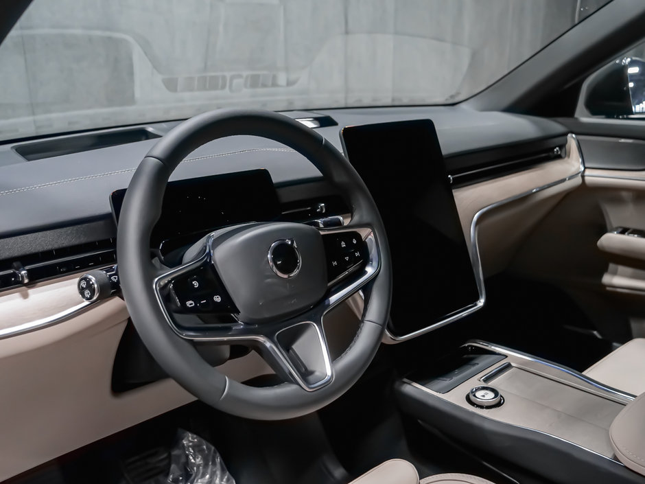 2025 Volvo EX90 Plus 7-Passenger-14