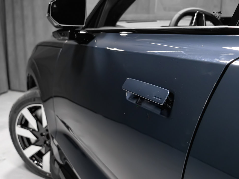 2025 Volvo EX90 Plus 7-Passenger-11