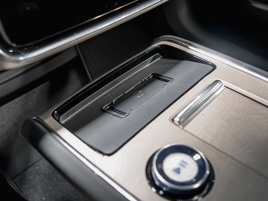 2025 Volvo EX90 Plus 7-Passenger-23