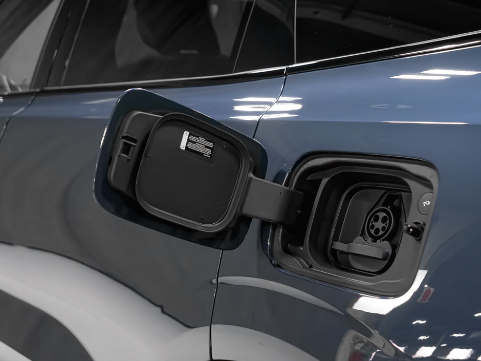 2025 Volvo EX90 Plus 7-Passenger-10