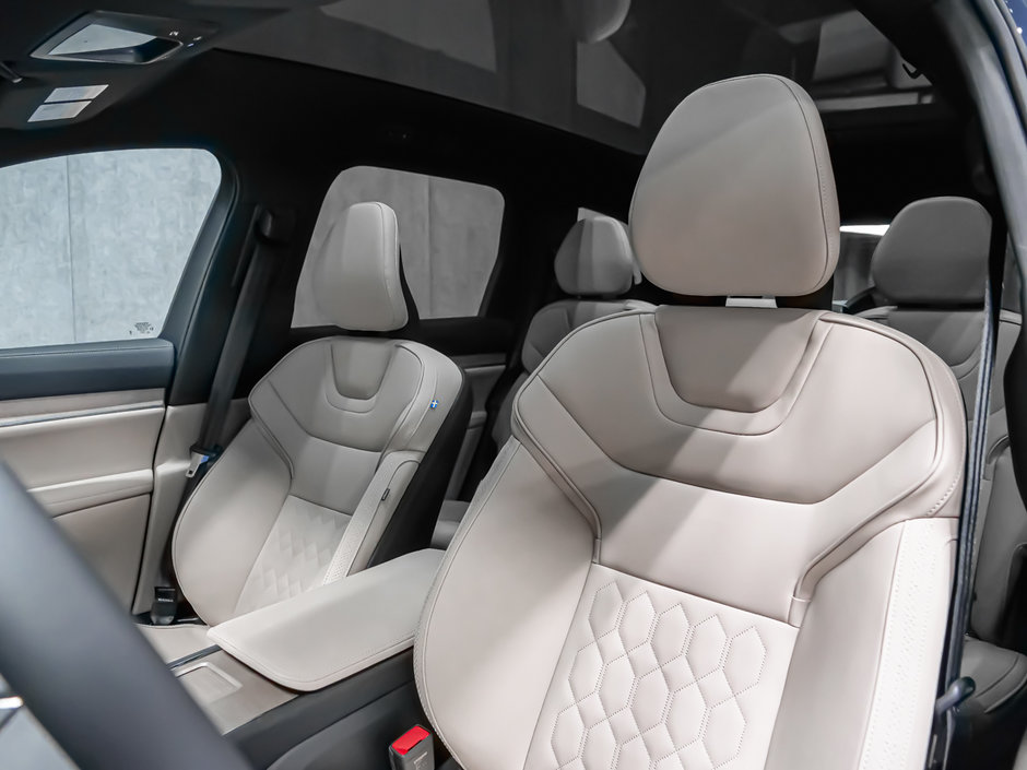 2025 Volvo EX90 Plus 7-Passenger-31