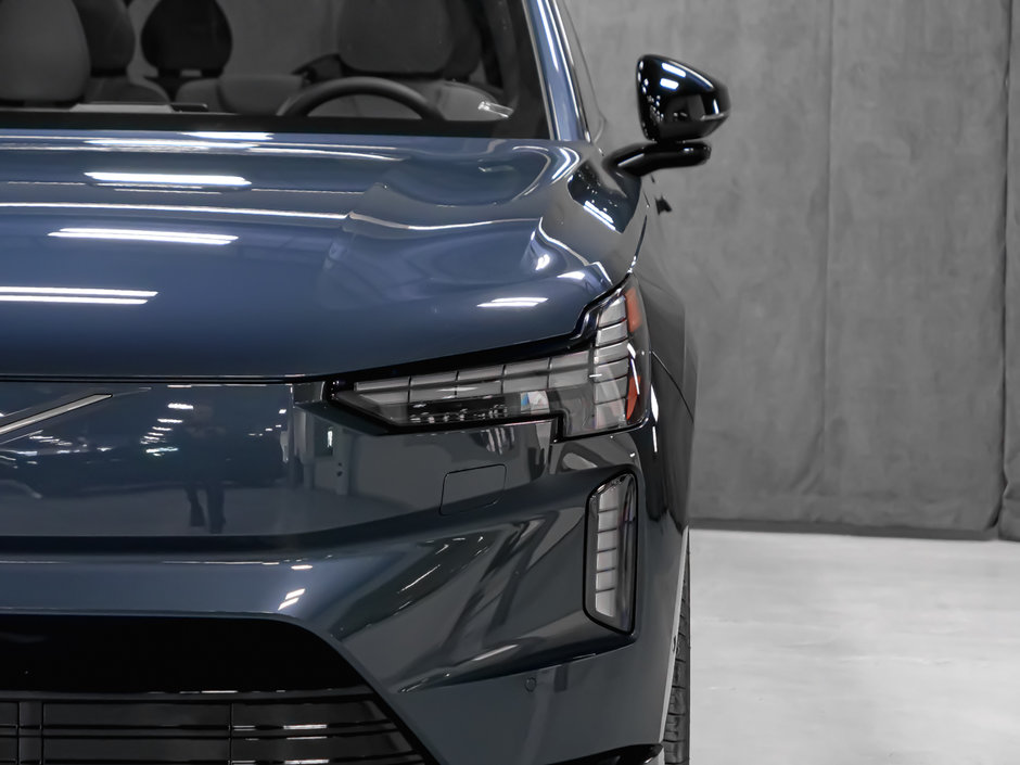 2025 Volvo EX90 Plus 7-Passenger-8