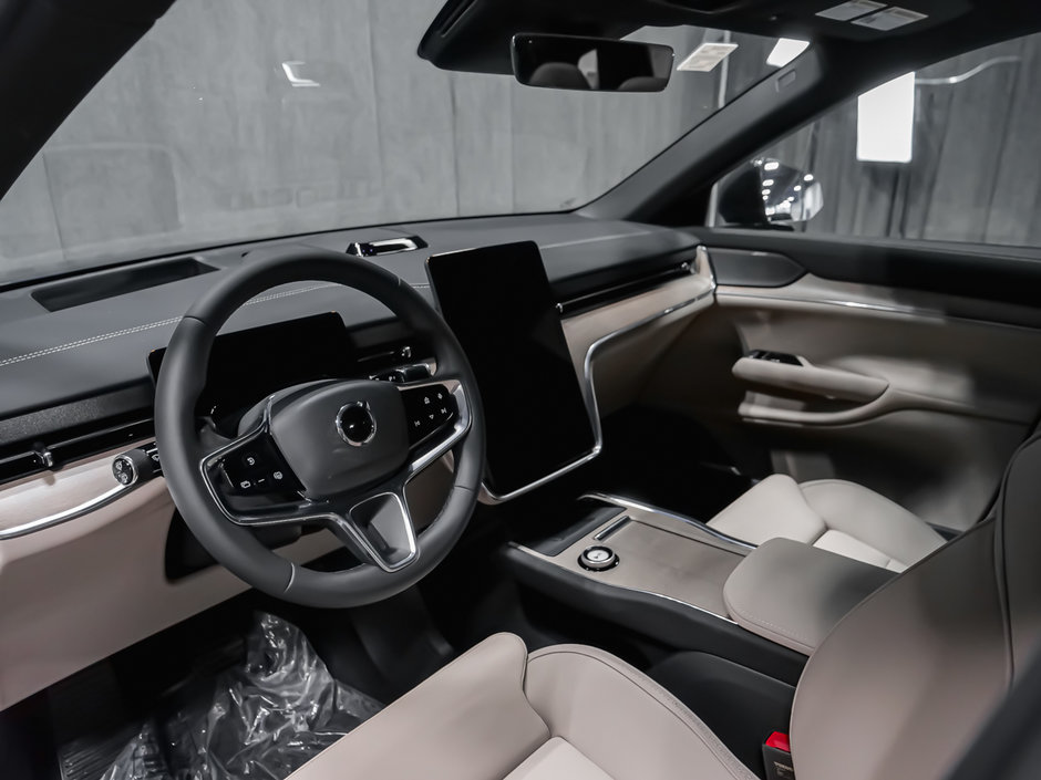 2025 Volvo EX90 Plus 7-Passenger-12