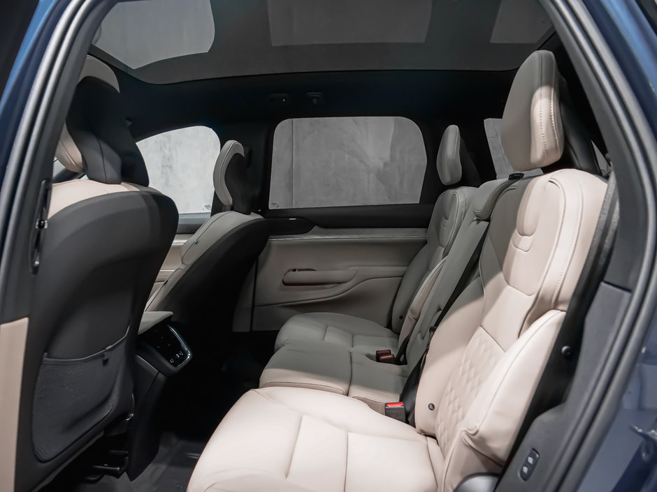 2025 Volvo EX90 Plus 7-Passenger-30