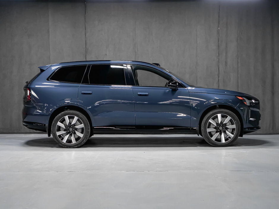 2025 Volvo EX90 Plus 7-Passenger-4