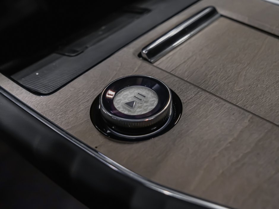 2025 Volvo EX90 Plus 7-Passenger-23