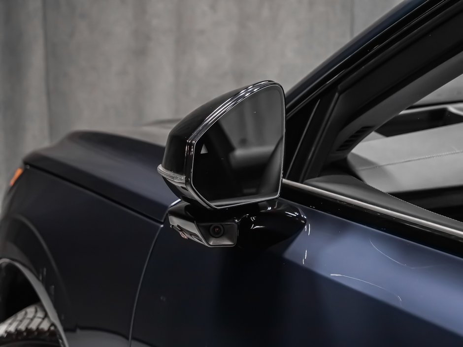 2025 Volvo EX90 Plus 7-Passenger-9