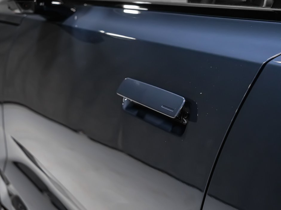 2025 Volvo EX90 Plus 7-Passenger-10