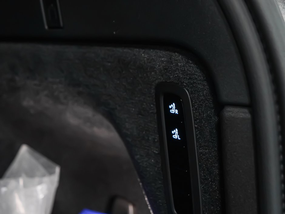 2025 Volvo EX90 Plus 7-Passenger-13