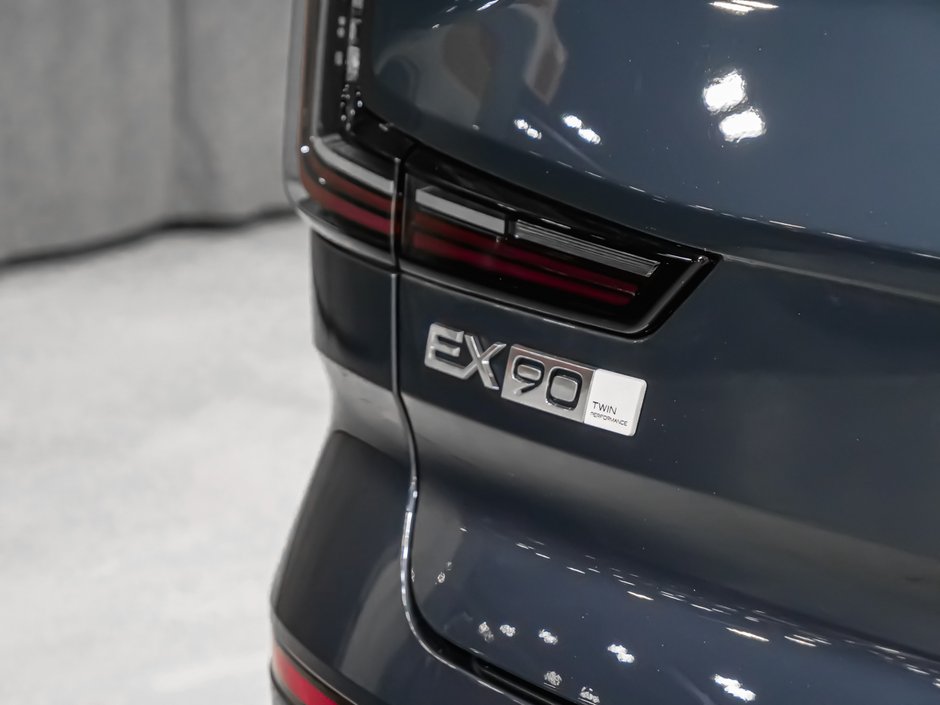 2025 Volvo EX90 Plus 7-Passenger-11