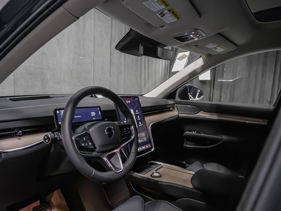 2025 Volvo EX90 Plus 7-Passenger-15