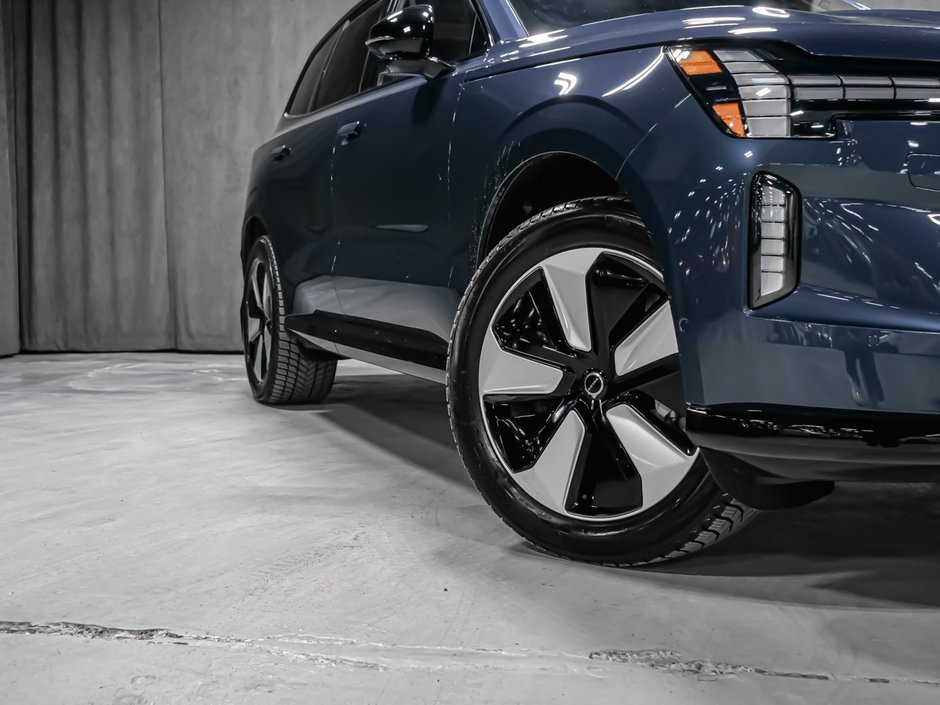 2025 Volvo EX90 Plus 7-Passenger-24