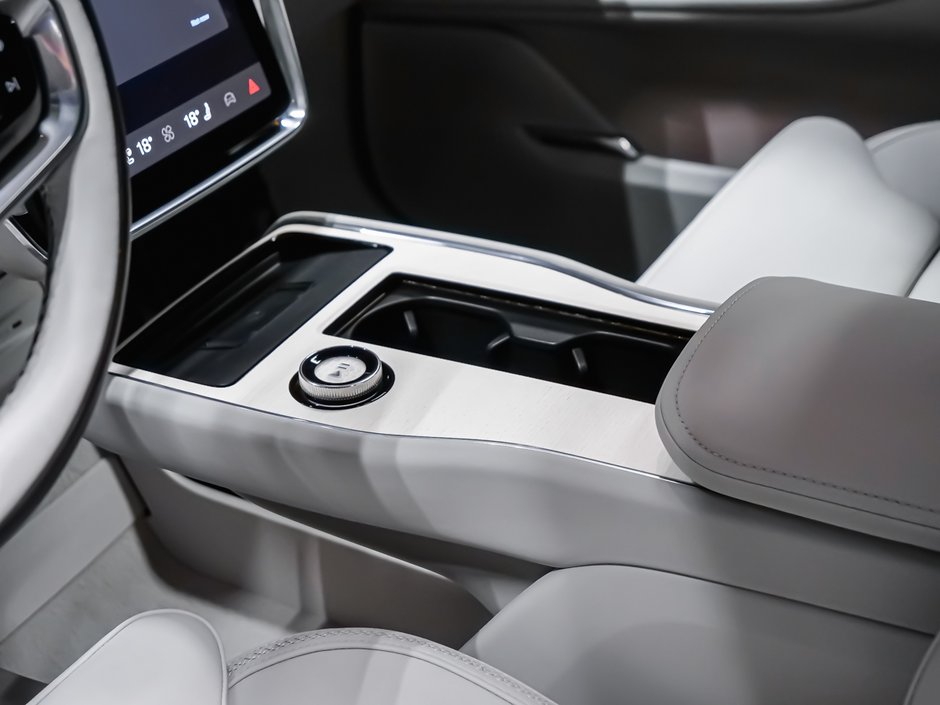 2025 Volvo EX90 ULTRA MAGS 22PO BOWER WIKINS-12
