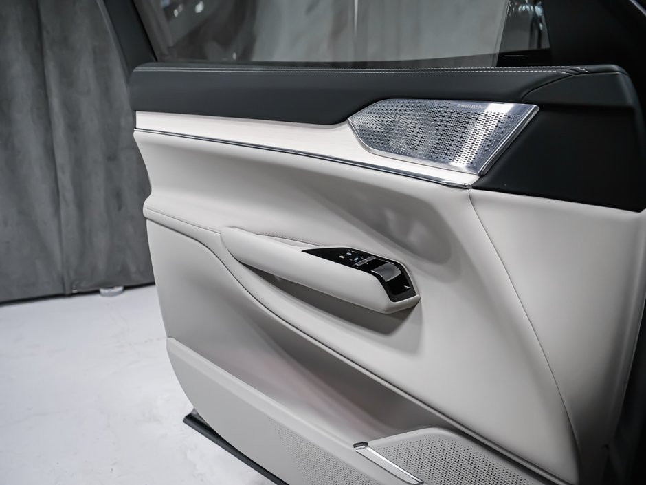 2025 Volvo EX90 ULTRA MAGS 22PO BOWER WIKINS-15