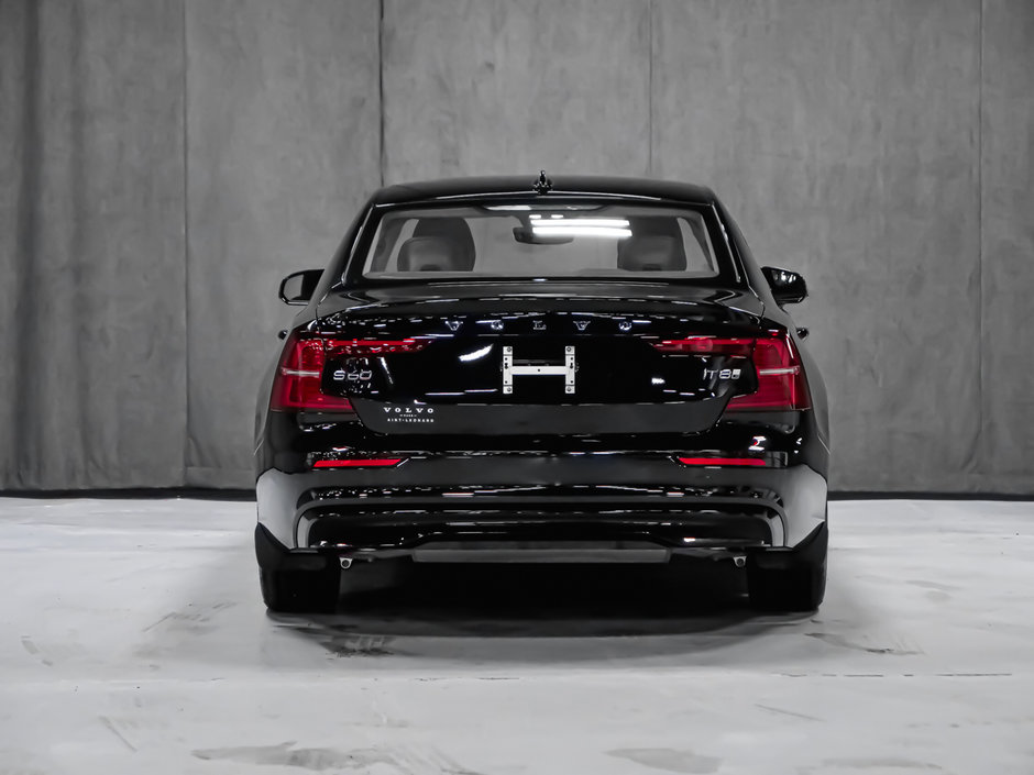 Volvo S60 Plug-In Hybrid Core Dark 2025-5