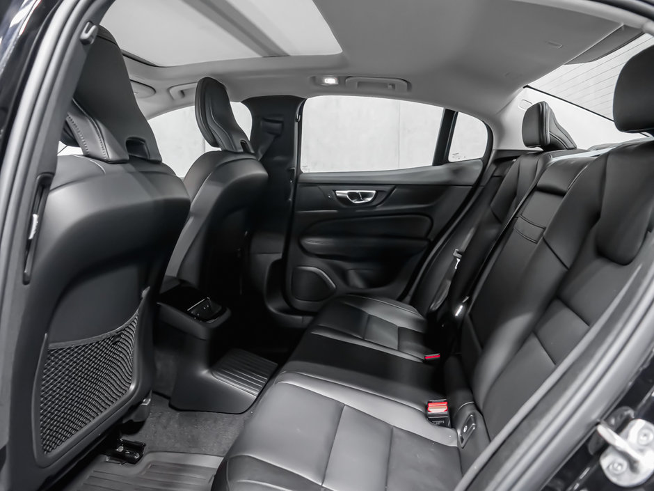 Volvo S60 Plug-In Hybrid Core Dark 2025-20