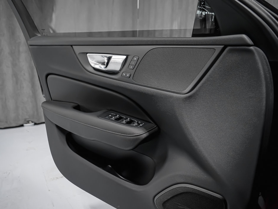 Volvo S60 Plug-In Hybrid Core Dark 2025-15