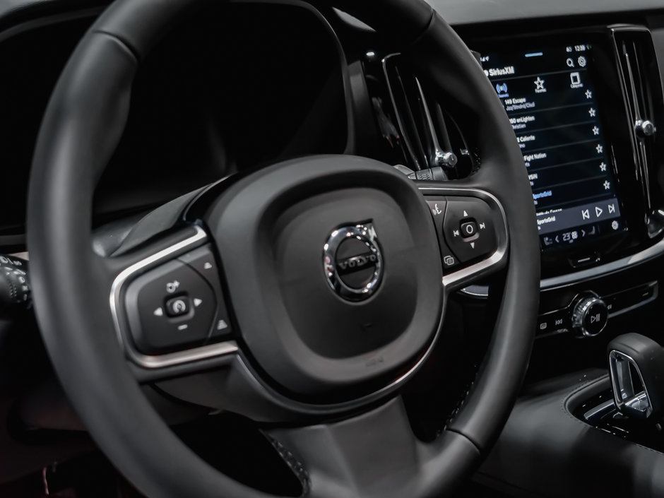 Volvo S60 Plug-In Hybrid Core Dark 2025-14
