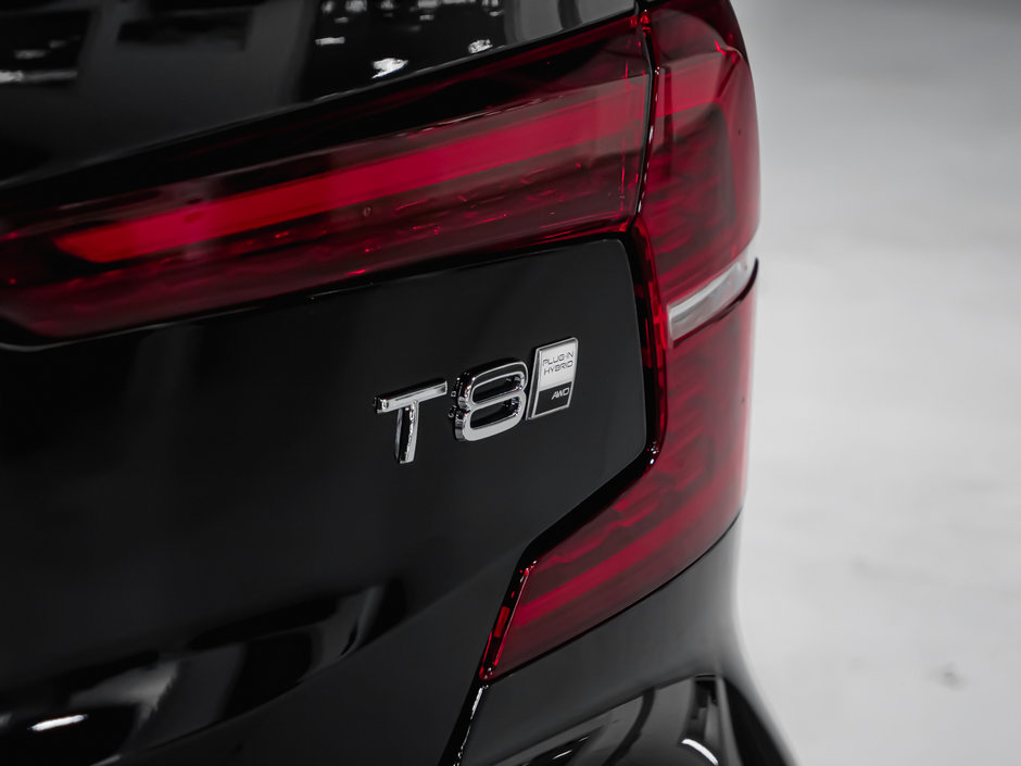 Volvo S60 Plug-In Hybrid Core Dark 2025-10