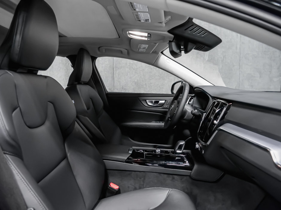 Volvo S60 Plug-In Hybrid Core Dark 2025-17