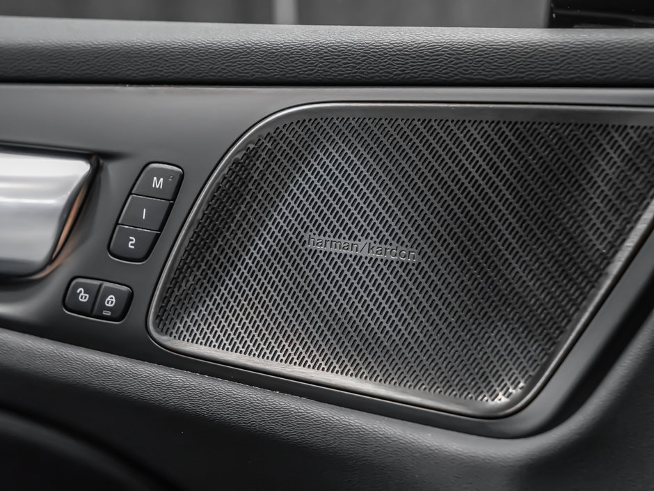 Volvo S60 B5 ULTIMATE DARK 2024-10