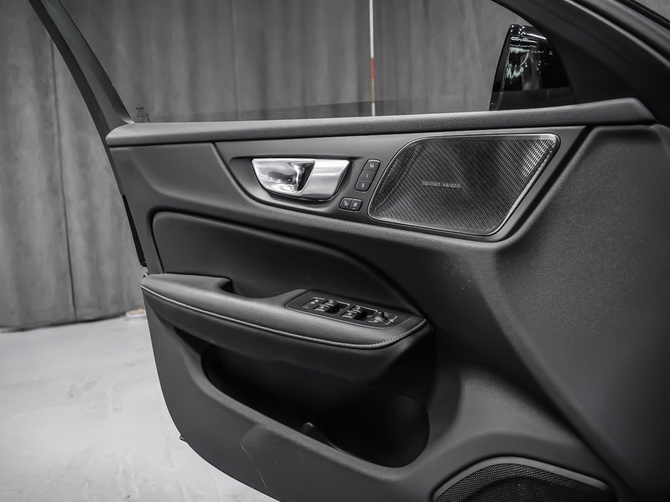 Volvo S60 B5 ULTIMATE DARK 2024-9